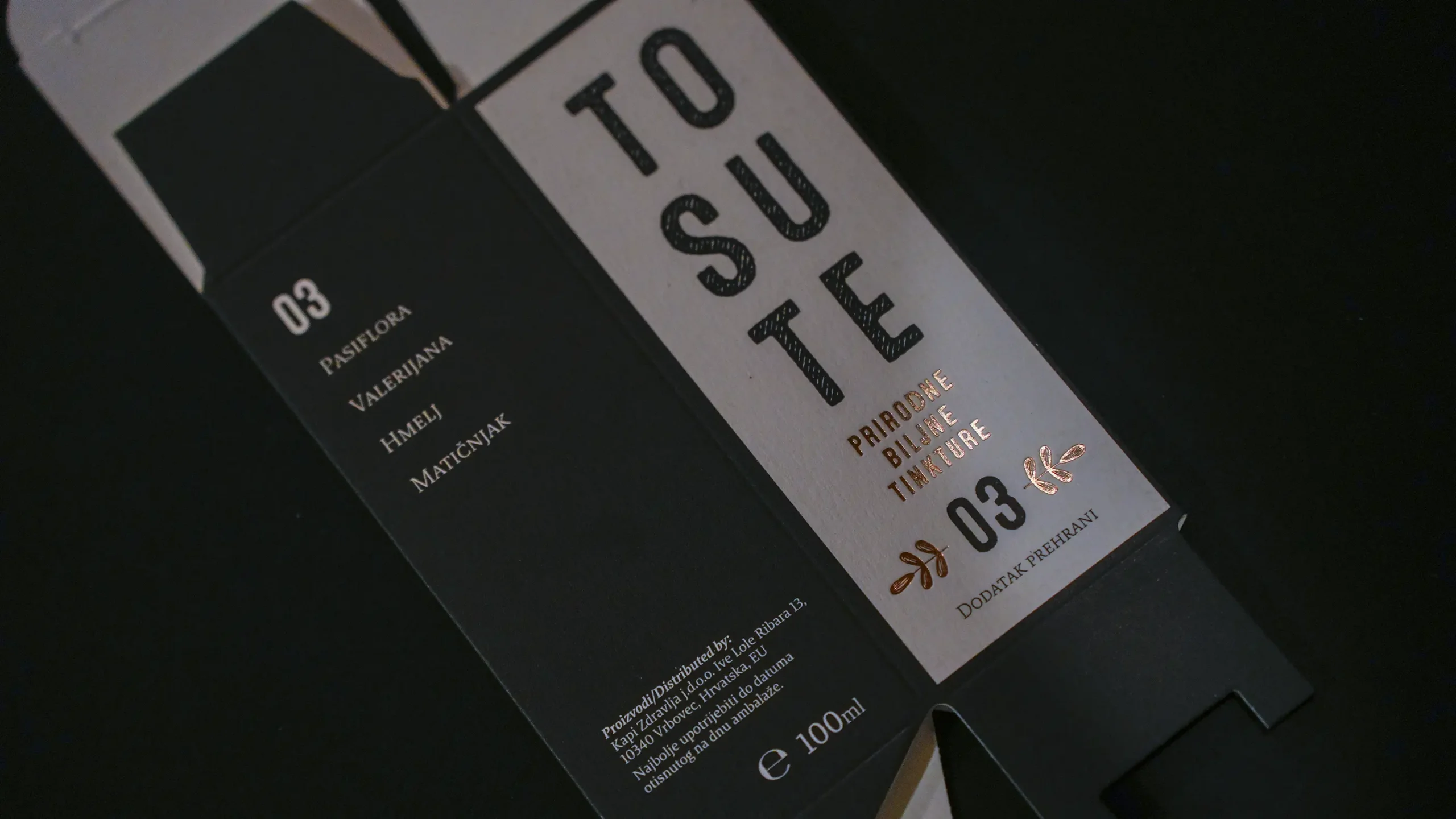 Elegant black and white packaging box for "To Su Te" herbal tincture 03, 100ml